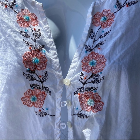 This NY & Co white cotton shirt has embroidered flowers with French not centers. - Picture 2 of 7